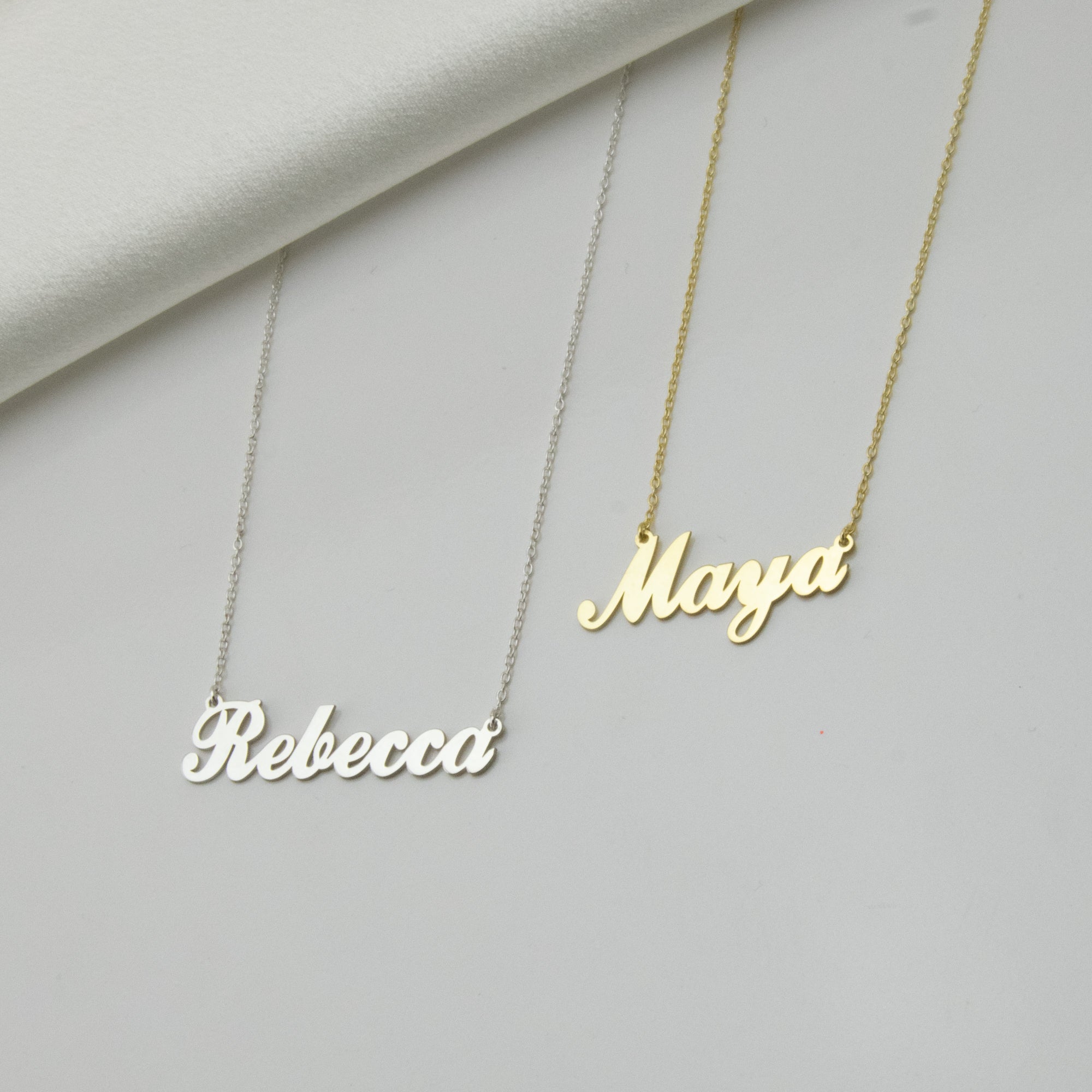 Carrie Name Necklace
